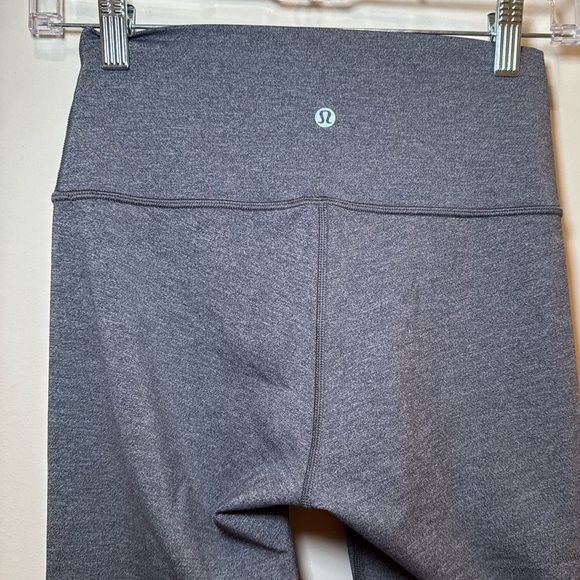 Women’s Lululemon Wunder Under Crop High Rise size 6 - Picture 3 of 6
